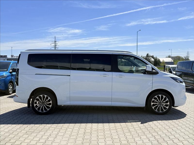 Ford Tourneo Custom 2,5 PHEV 171 kW Titanium L2 - fotka 6 z 26