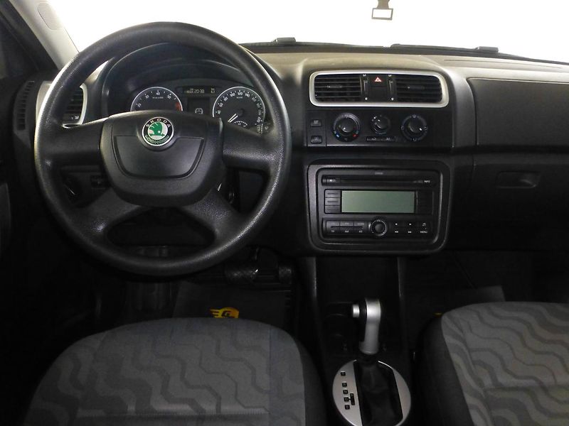 Škoda Fabia (2009) 1,6i-77KW**DSG**KLIMA**PARK.S* - fotka 15 z 24