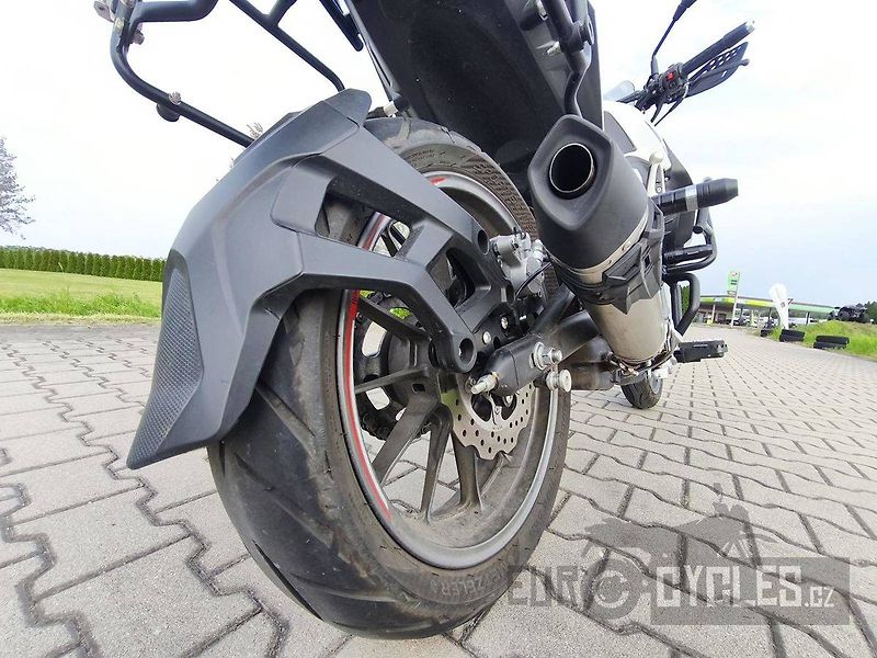 Benelli TRK 251 (2024) - fotka 10 z 11
