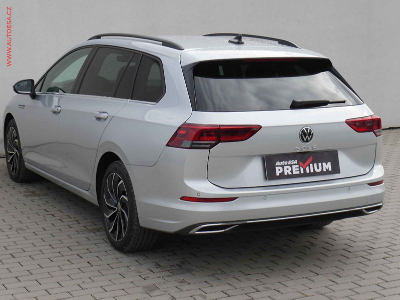 Volkswagen Golf (2022) 1.5 TSi, 1.maj,ČR, Stylem - fotka 6 z 24