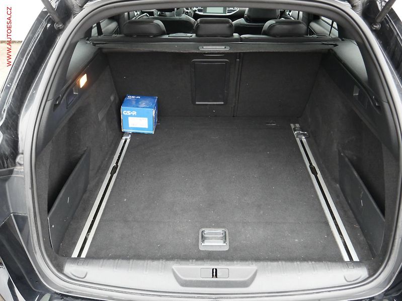 Peugeot 308 (2015) 2.0 HDi, 2.maj, AT, navi, LED - fotka 7 z 20