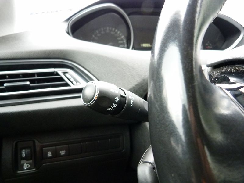 Peugeot 308 1,2 PureTech - fotka 19 z 23