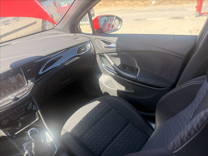 Opel Astra 1,4 + TURBO 110kW 48tKm! - fotka 27 z 33
