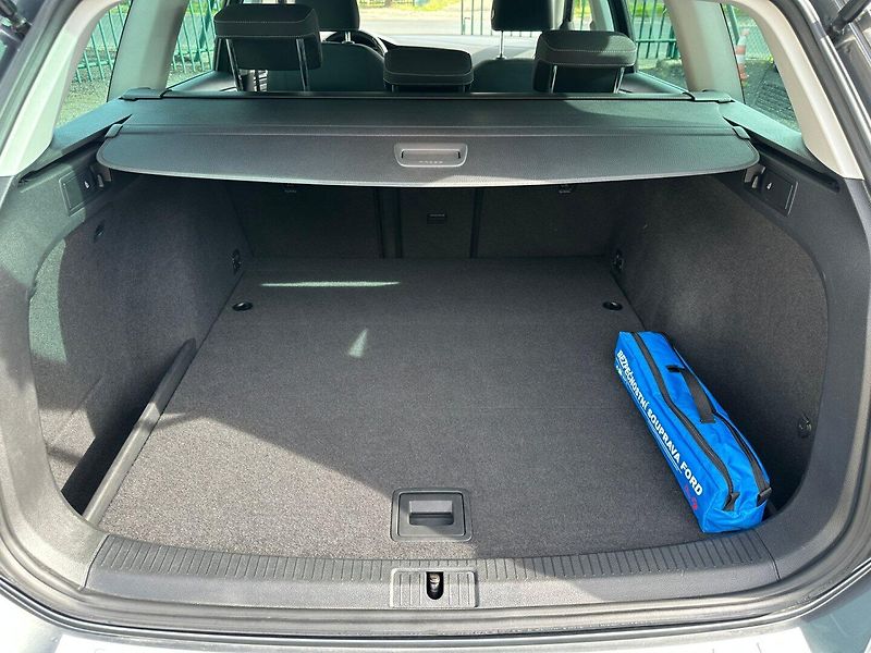 Volkswagen Golf (2017) 2,0TDI 110kw Highline - fotka 12 z 26