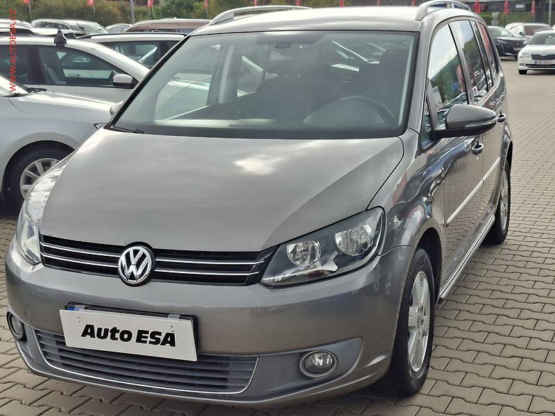 Volkswagen Touran (2010) 1.6 TDi, Comfortline, DSG - fotka 3 z 16