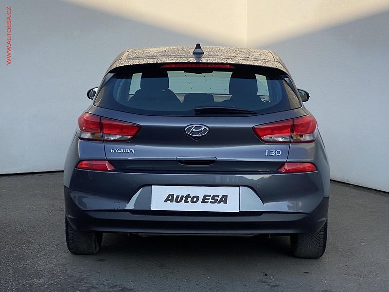 Hyundai i30 (2018) 1.0 T-GDi, Style, navi - fotka 5 z 18