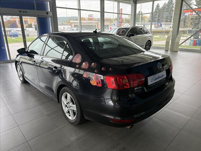 Volkswagen Jetta 1,2   1.MAJITEL, 77KW, SERVISK - fotka 4 z 18