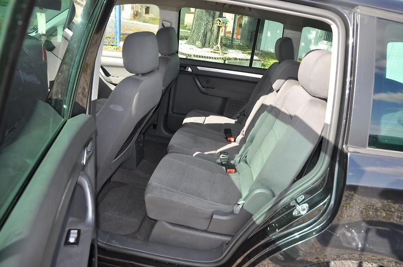 Volkswagen Touran 2.0TDi 100kW 7.míst Highline - fotka 7 z 14