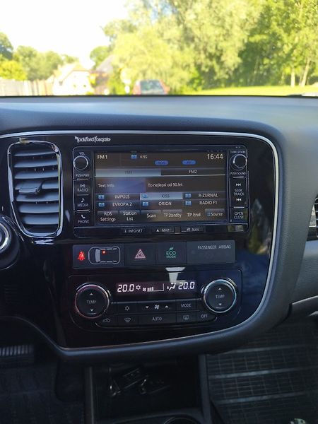 Mitsubishi Outlander (2015) - fotka 2 z 38