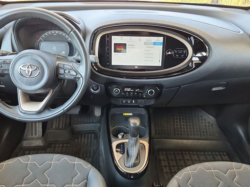 Toyota Aygo Executive Smart JBL 1,0 CVT - fotka 12 z 25