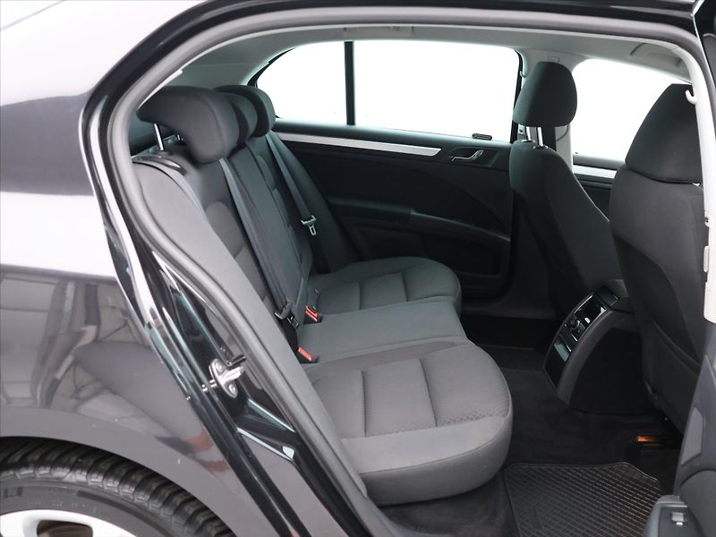 Škoda Superb 1,4 TSI 92kW Ambition CZ DPH - fotka 13 z 32