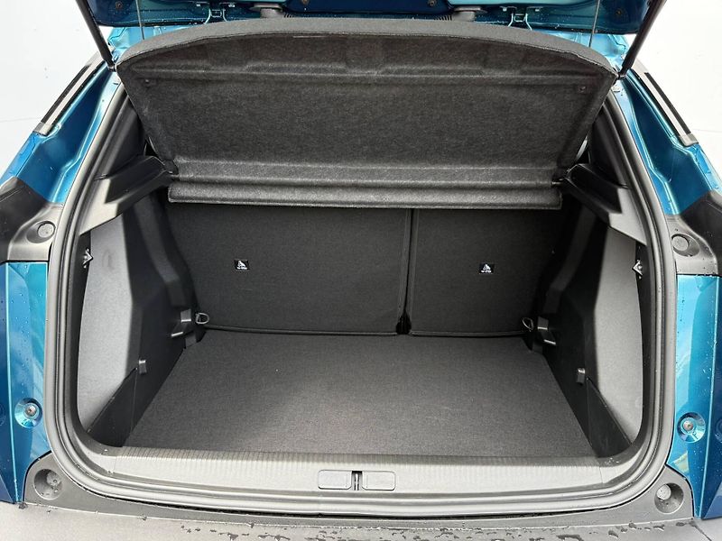 Peugeot 2008 (2026) ALLURE Hybrid  1,2 145 e-DCS6 - fotka 12 z 22