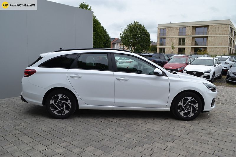 Hyundai i30 WG 1,5I MT SMART FAMILY NAVI - fotka 5 z 39