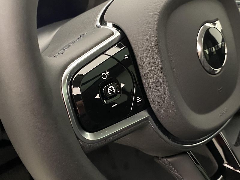 Volvo XC90 (2026) B5 AWD AUT DARK PLUS 7míst - fotka 24 z 69