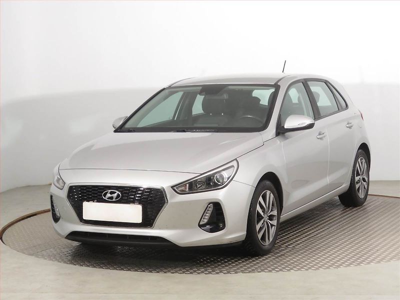 Hyundai i30 (2017) Comfort 1.4 CVVT, Serv.kniha - fotka 2 z 18