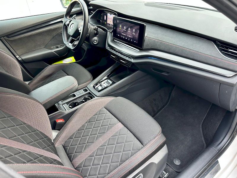 Škoda Octavia (2023) 2.0 TDI 147kW DSG 4x4 RS Combi - fotka 7 z 24