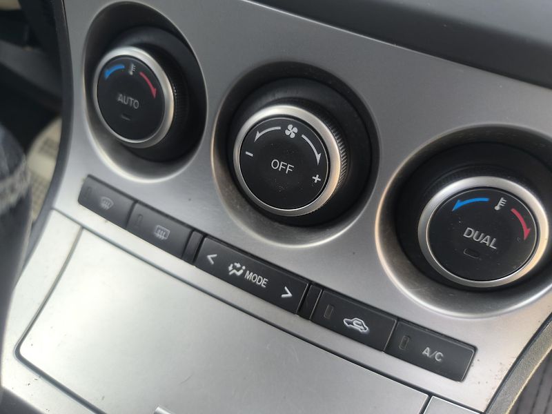 Mazda 3 1,6i77KW,KRÁSNÁ,1MAJ51L,SERVIS - fotka 11 z 23