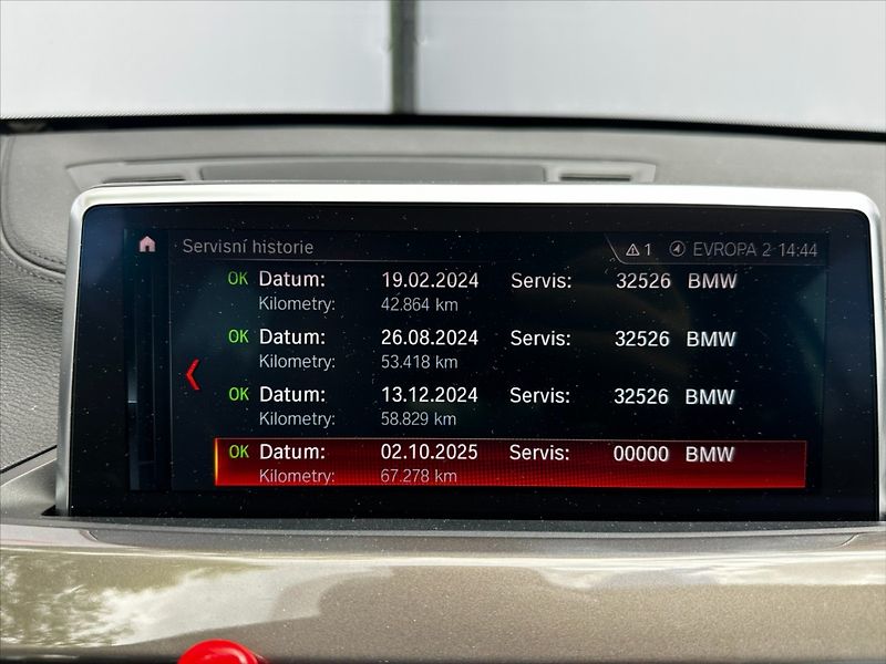 BMW X1 2,0 140kW-xDRIVE-CZ-DPH-VÝBAVA - fotka 33 z 44