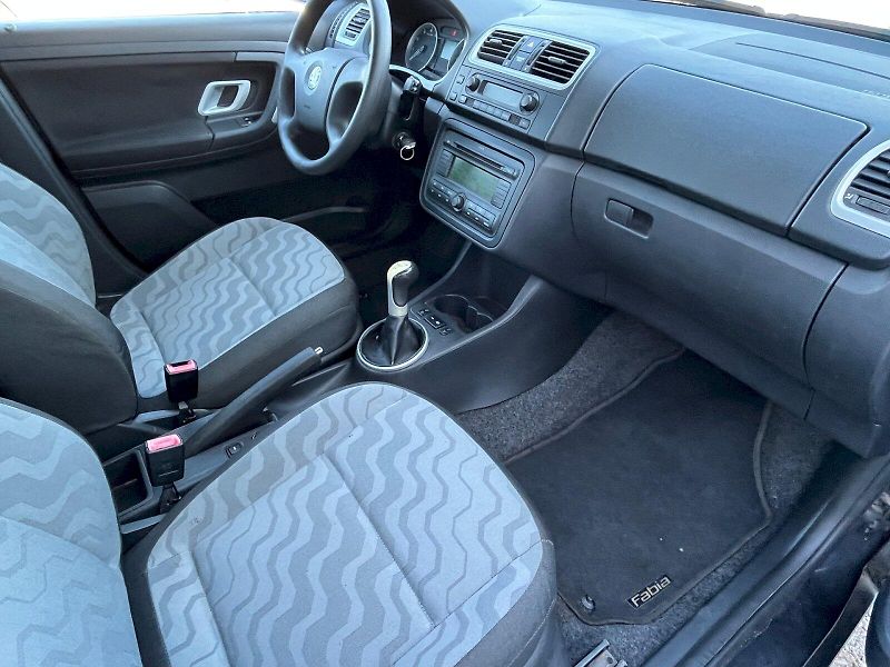 Škoda Fabia (2021) 1.4 16V Ambiente Combi - fotka 12 z 21