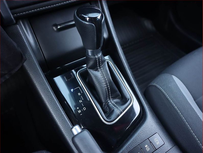 Toyota Auris (2018) 1.2 Ti, Automat, Serv.kniha - fotka 13 z 19