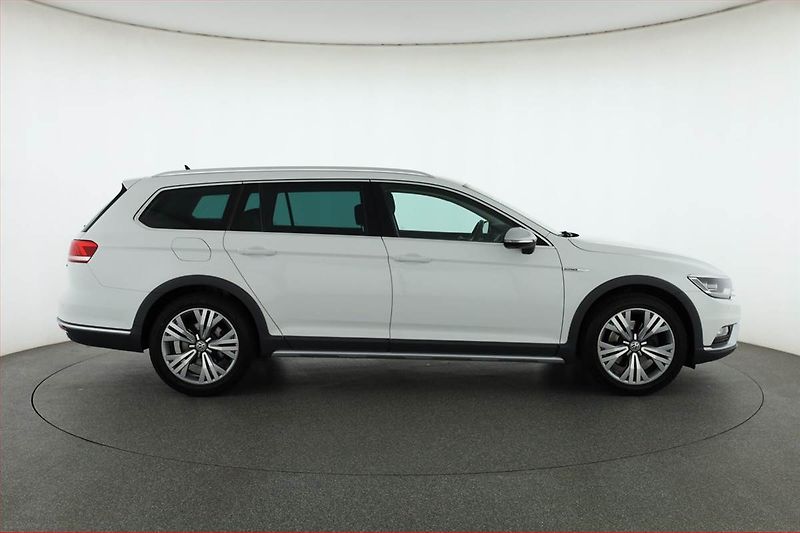 Volkswagen Passat (2017) Alltrack 2.0 TDI, 4X4 - fotka 6 z 20