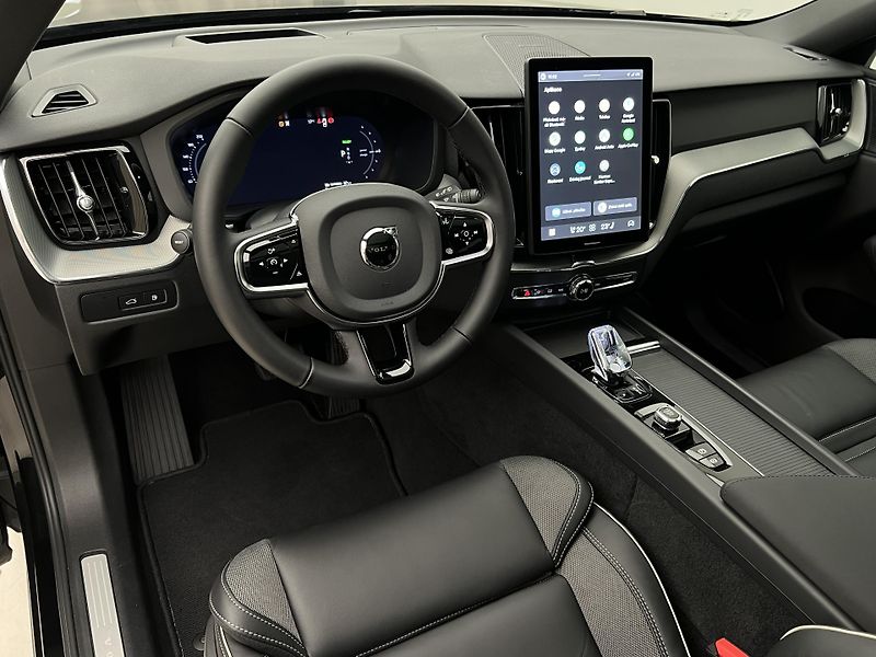 Volvo XC60 T6 AWD BLACK EDITION RESKIN - fotka 4 z 50