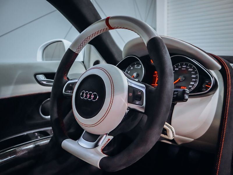 Audi R8 4.2 TFSI Quattro 6MAN - TOP!!! - fotka 22 z 33