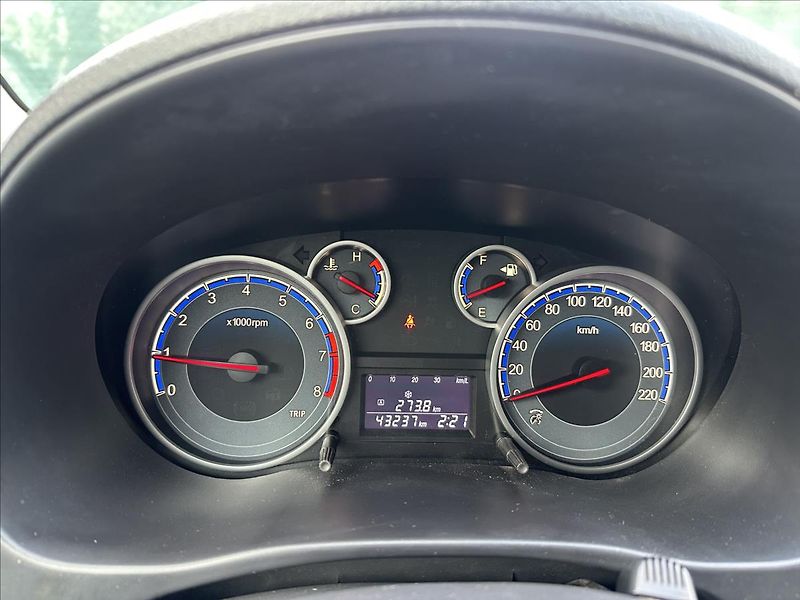 Suzuki SX4 1,6 1.majitel ! - fotka 15 z 21