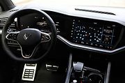 Volkswagen Touareg 3.0 TDI ve výbavě R-line.