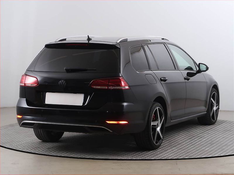 Volkswagen Golf (2018) 1.6 TDI, Automat, Navi, Xenony - fotka 5 z 18