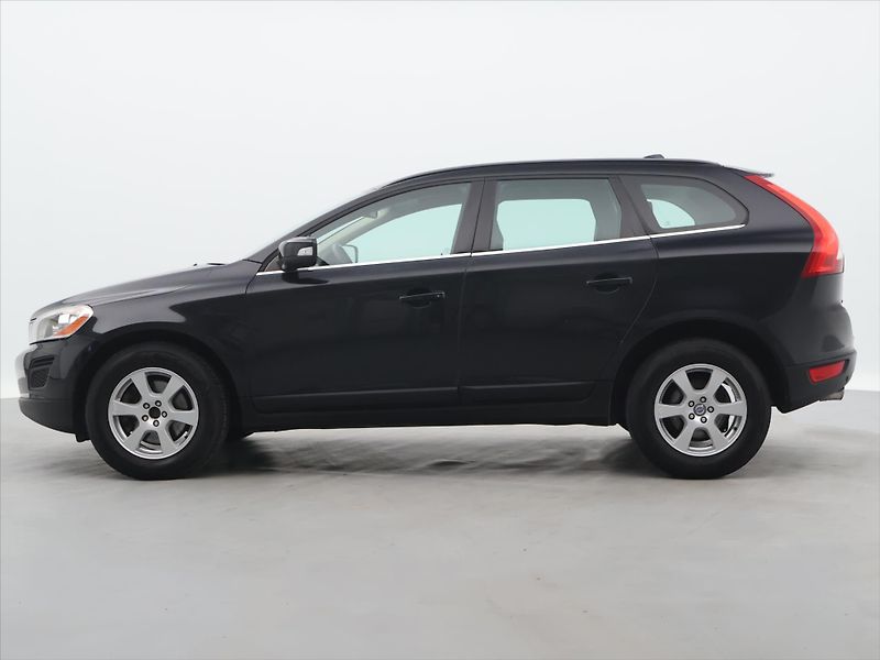 Volvo XC60 2,4 D3 120kW Momentum AWD AUT - fotka 4 z 33