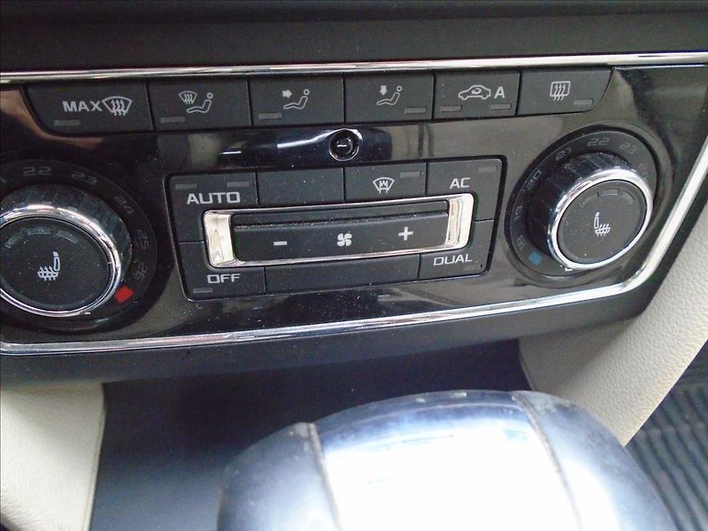 Škoda Superb 2,0   2.0.TDI-CR-125KW - fotka 28 z 28