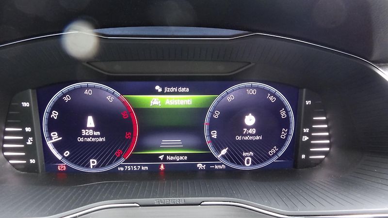 Škoda Superb Kombi 2.0TDi DSG Style plus - fotka 16 z 40