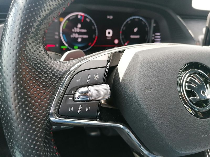 Škoda Octavia (2021) 1.4 TSI iV RS 180kW Head-up - fotka 21 z 29