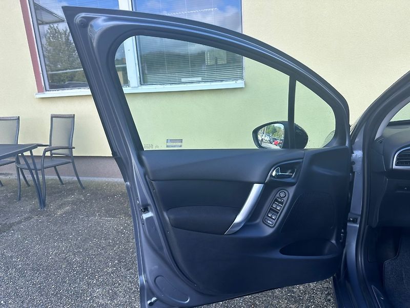 Citroën C3 (2010) 1.6i Panorama/NAVI/1Maj/88kW - fotka 11 z 27