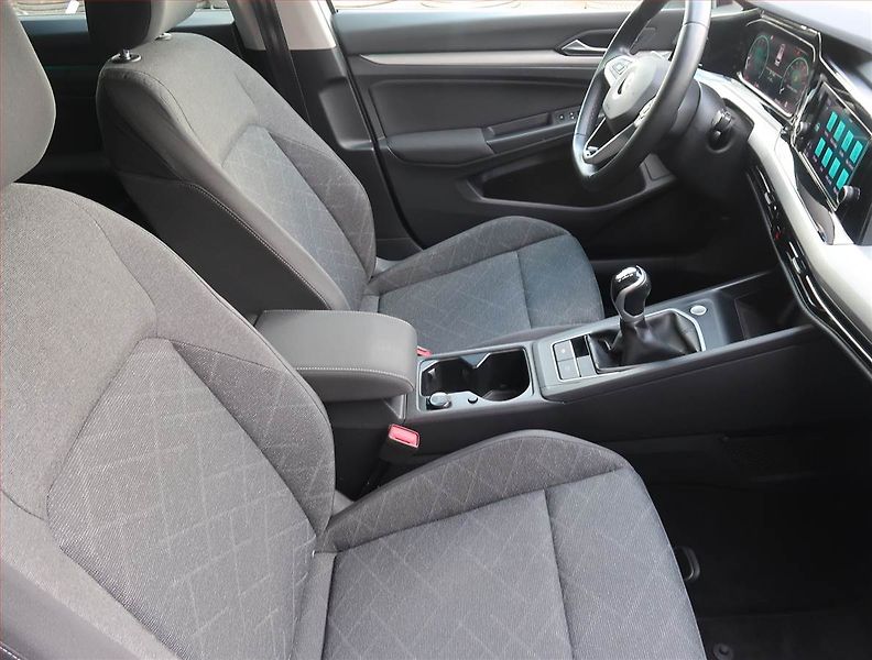 Volkswagen Golf (2021) Life 1.5 TSI, Serv.kniha - fotka 9 z 13