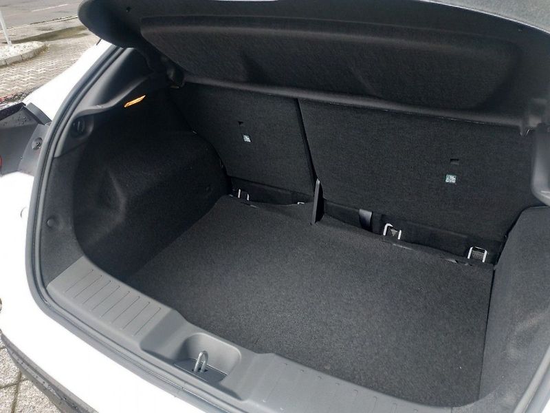 Nissan Juke 1.0 DIG-T, 114k, 7AT, ZADÁNO - fotka 28 z 29
