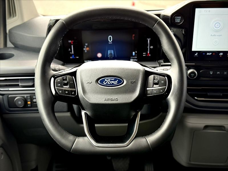 Ford Tourneo Custom 2,0 EcoBlue 125kW Titanium L2 - fotka 22 z 32