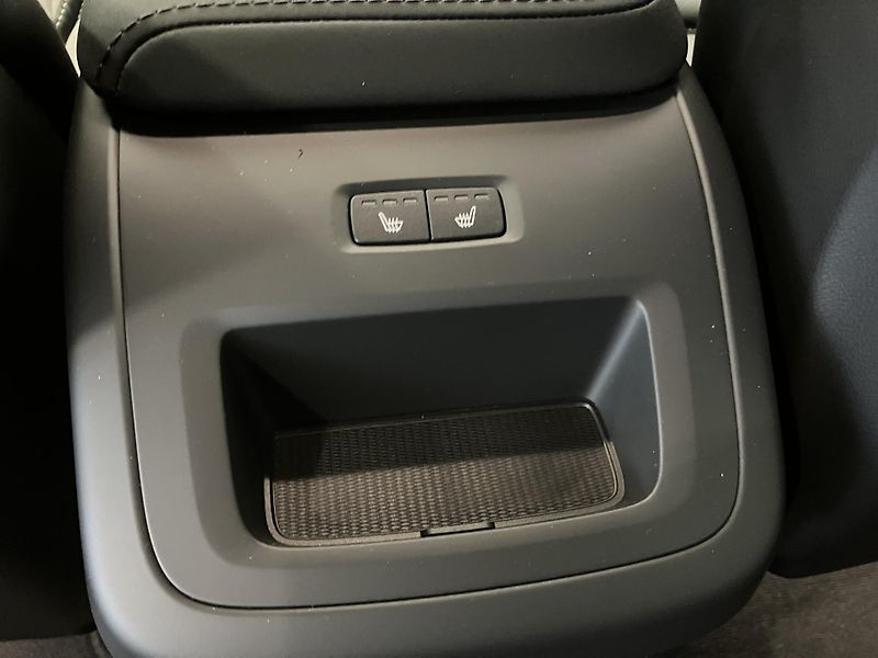 Volvo XC60 T6 AWD Black Edition Plus AT8 - fotka 15 z 40