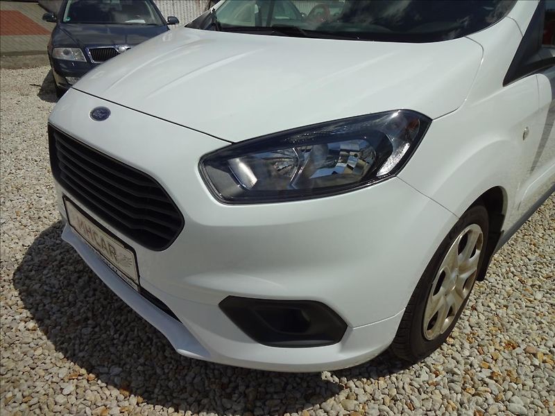 Ford Tourneo Courier 1.5 TDCI - fotka 11 z 44