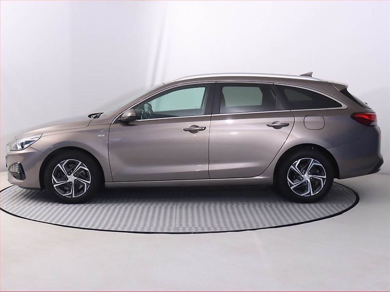 Hyundai i30 (2022) 1.5 T-GDI MHEV - fotka 3 z 19