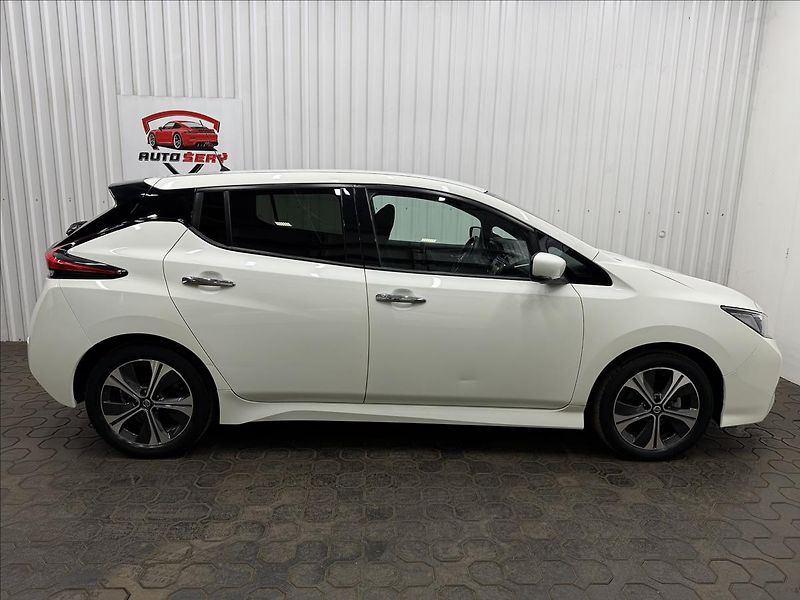 Nissan Leaf N-CONNECTA 110kW SOH 91% - fotka 10 z 38