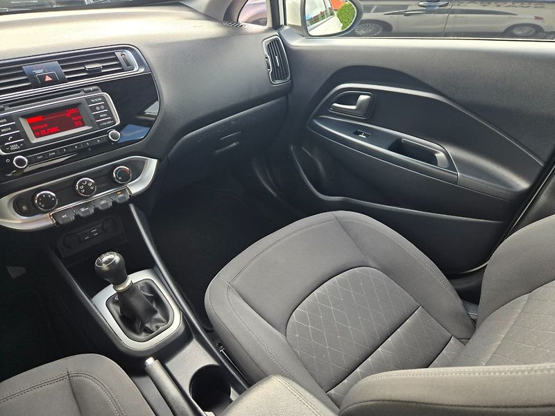 Kia Rio (2015) 1.2 i Zimáky,Serviska - fotka 14 z 25