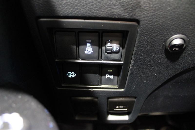 Toyota Hilux 2,4 D-4D 150 4x4 1.majitel, CZ - fotka 29 z 33