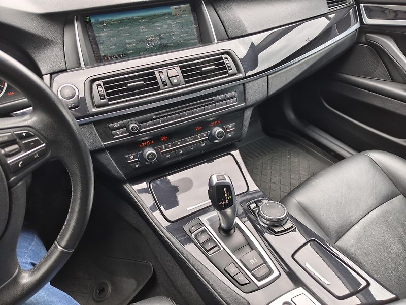 BMW Řada 5 525D X-DRIVE - fotka 16 z 21