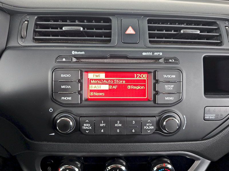 Kia Rio (2014) 1.4I 80kW - fotka 13 z 21