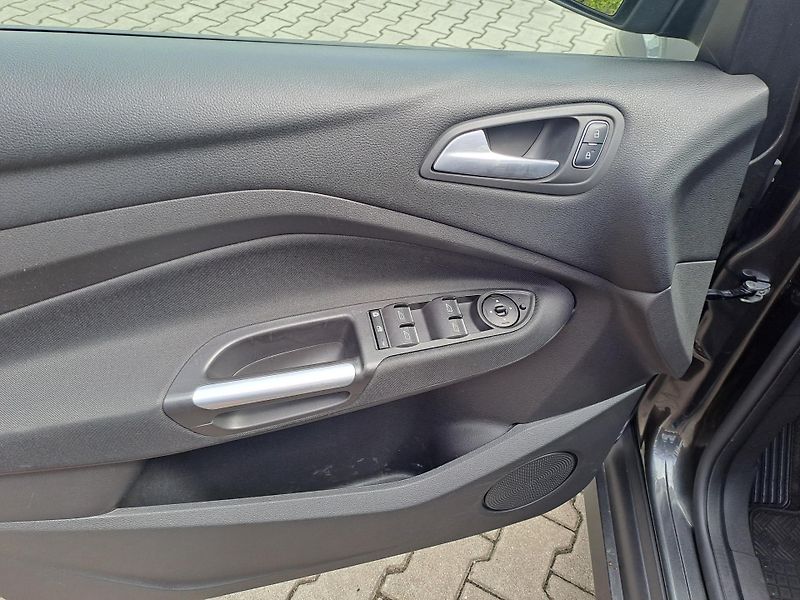 Ford Grand C-MAX (2017) 1,0 EB 92kW TITANIUM TAŽNÉ  - fotka 10 z 25