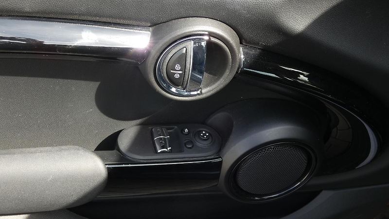 Mini Cooper 1.5T  5dv - fotka 9 z 22