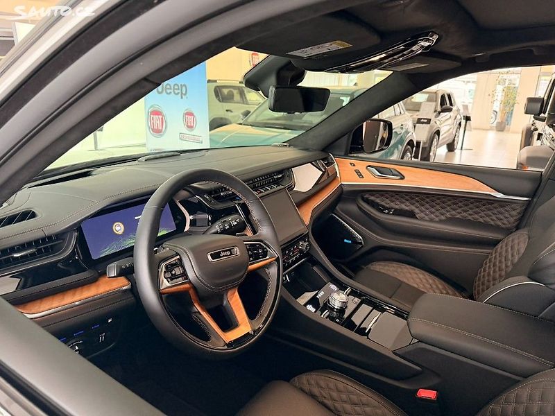 Jeep Grand Cherokee (2026) Summit Reserve 2.0 Turbo 4xe P - fotka 9 z 17