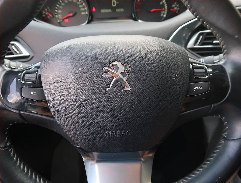 Peugeot 308 (2017) 1.2 PureTech, Navi, Tempomat - fotka 16 z 21